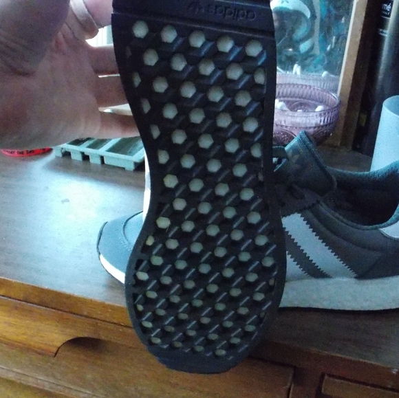 Brand new Adidas Iniki Trainers size 9 mens - Picture 2 of 5